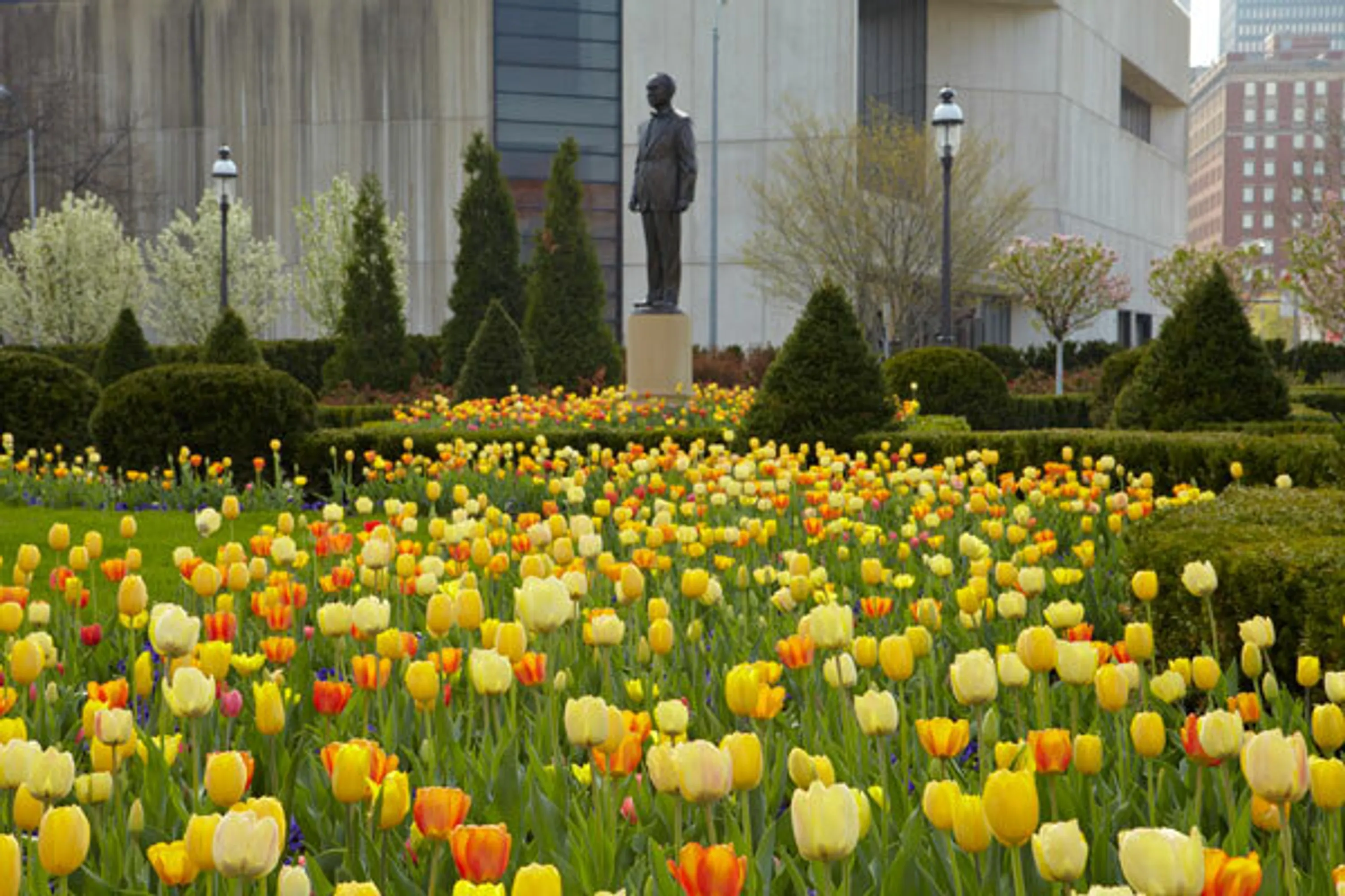 3 colorful tulips statue world food hall blog hoerrschaudt